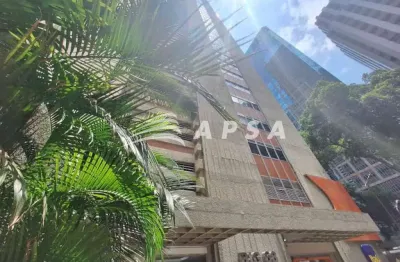 Excelente andar comercial no centro do rio, com 358m², espaço amplo, mais 2 ambientes e 2 banheiros.