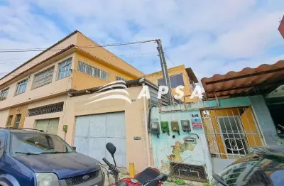 Excelente sala, 3 quartos, cozinha, banheiro, área, quintal, 70m2, com ótima localização, perto do c