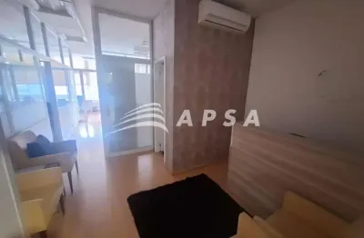Salas comerciais interligadas com 73m², 2 vagas de garagem, recepção, estações de trabalho, copa e 2