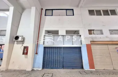 Ótima loja de 60 m²: sendo loja dividido em três andares, com copa /cozinha, jirau , banheiro  e est