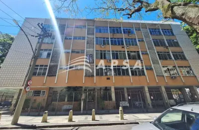 Excelente apartamento localizado na tijuca, 98m², pintura nova, sala com espaço muito confortável, d