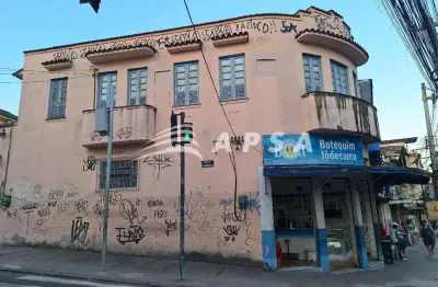 Sobrado com 127 m2, 2 quartos, sala, cozinha, banheiro, área de serviço, área externa, sem condomíni