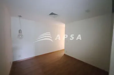 Esta sala comercial oferece uma oportunidade única de estabelecer ou expandir seu negócio em uma das