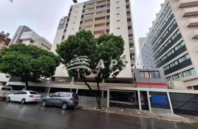 Excelente apartamento localizado na pajuçara, sendo 2 quartos, sala de estar e jantar, dependência c