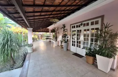 Oportunidade única no bairro do anil. excelente casa em área privada no melhor ponto do bairro ao la