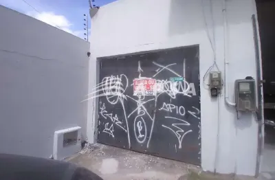 Casa  com sala térreo, 02 quartos sendo 02 suítes,  cozinha garagem em ótima localização .