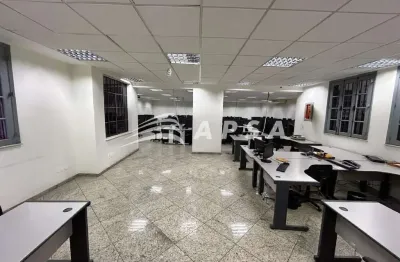 Excelente prédio comercial na tijuca, próximo a universidade veiga de almeida e petrobrás, com 710m²