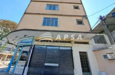 Ótima loja localizada no coração de vista alegre, oferece um espaço de 28m² amplo e boa movimentação