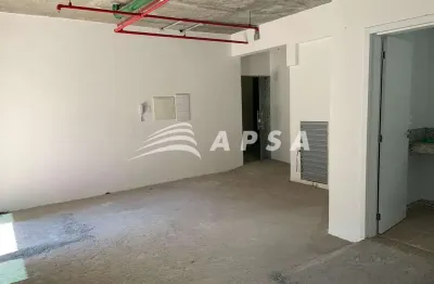 Excelente sala comercial de 55,10 m² em area coberta e 47,56m² em area privativa (descoberta), ofere