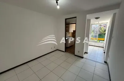 Apartamento aconchegante e bem planejado, composto por 1 quarto com armário embutido e banheiro tipo