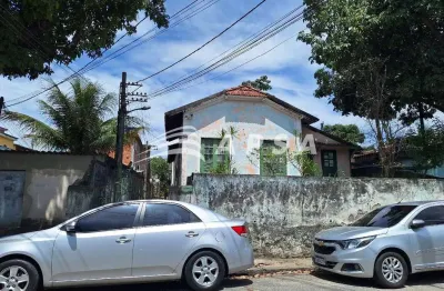 Apartamento de sala, 02 quartos, cozinha, banheiro, e área de serviço.  com 50m2, variedade de trans