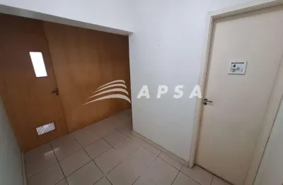 Excelente sala comercial,andar alto, frente para a praça saens pena, ar condicionado. dividida em re