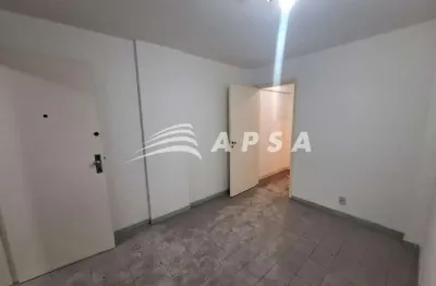 Esta sala comercial de 45m² está localizada em uma das principais ruas de copacabana, em uma área su