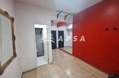Excelente sala comercial de 25m², localizada no coração de copacabana, a poucos metros da praia, com