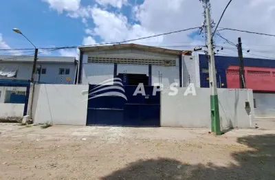 Excelente galpão, contendo 2 banheiro, 3 salas no térreo,  1 escritorio na parte de cima, localizado
