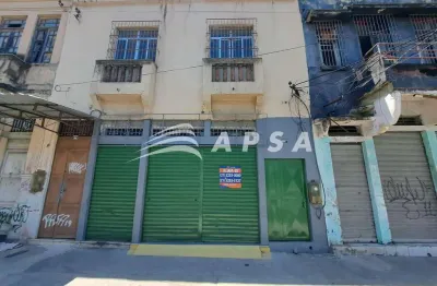 Imóvel totalmente reformado, 1º pavimento com lojão, 02 banheiros, copa, almoxarifado, área de servi