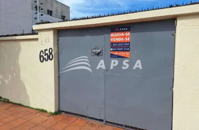 Casa plana com 03 dormitorios sendo 01 suite, 02 vagas, varanda, quintal prox. a capela nossa senhor