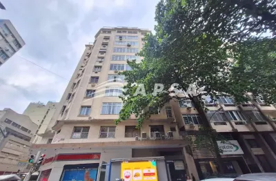 A apenas duas quadras da praia e próximo ao metrô, este imóvel oferece conforto, praticidade e segur