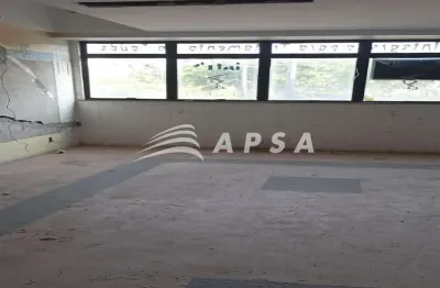 Sala comercial no valqueire, excelente localização ponto de condução na frente. o prédio conta com d