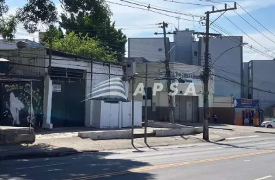 Apresentamos uma oportunidade imperdível para empreendedores visionários: um galpão espaçoso onde fu