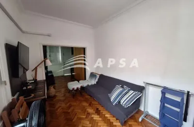 Em uma das ruas mais encantadoras da urca, o apartamento na rua cândido gaffrée, é um verdadeiro ref
