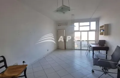Sala comercial no centro do rio. essa sala comercial, situada a poucos passos do teatro municipal, é