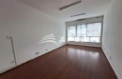 No coração do centro do rio, em excelente localização, esta sala comercial para aluguel é perfeita p