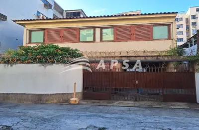 Excelente casa de luxo com 5 quartos na tijuca, com perfil comercial, para locação a 5 minutos da pr