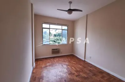 No charmoso bairro de fátima, este apartamento conjugado totalmente reformado é a escolha ideal para