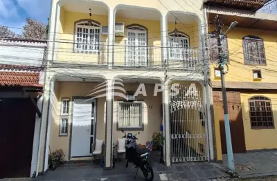 Excelente casa térrea, 03 quartos, disponível para locação, na freguesia - jacarepaguá. com 110m², o