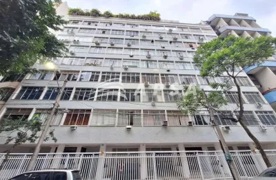 Ótimo apartamento, 35 m2 ,de fundos, silencioso, claro, arejado, muito bem dividido; composto por sa