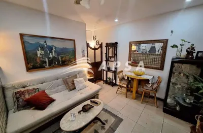 Imagine morar a apenas uma quadra do mar, em um apartamento quarto e sala cheio de charme e conforto
