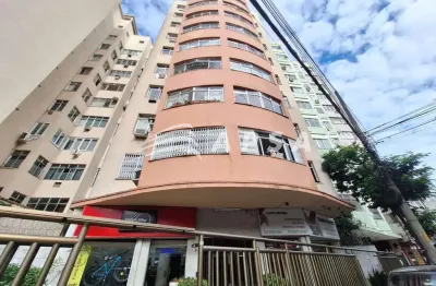 Ótima notícia para você que busca um apartamento na rua humaitá! este imóvel possui uma sala, três q
