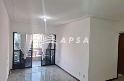 Excelente apartamento, no coração da ponta verde, composto por sala em l, varanda, 03 quartos, sendo