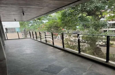 Maravilhoso apartamento na barra da tijuca. com 127m², o imóvel é composto por varandão, salão em 2