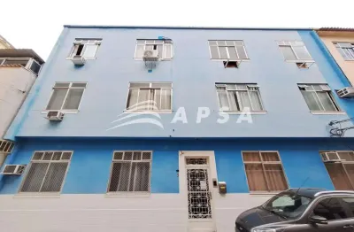 Ótimo apartamento de 58 m², sendo sala, quarto, quarto reversível empregada , banheiro social, cozin