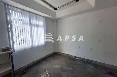No coração da tijuca, dentro de uma galeria movimentada e de fácil acesso, esta sala comercial é per