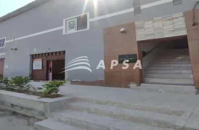 Loja comercial muito bem estruturada, sem nenhum tipo de obra para fazer. 2 portas de entrada, 1 ban