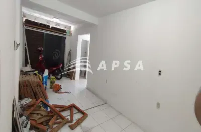 Loja comercial muito bem estruturada, sem nenhum tipo de obra para fazer. 2 portas de entrada, 1 ban