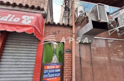 Ótima casa de 60 m², sendo quintal  amplo com área de serviço e local para por maquina de lavar roup