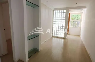 Descubra o seu novo lar neste sofisticado apartamento de 2 quartos, banheiro social completo bem ilu
