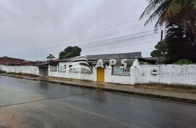 Casa de esquina com 1.000 m². ampla residência com sala, cozinha, cinco dormitórios (sendo uma suíte