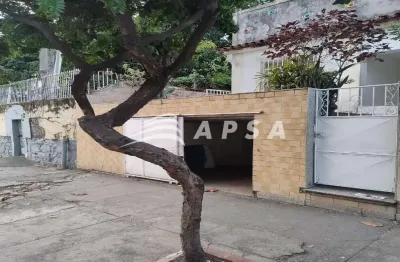Para alugar no fonseca, niterói, uma charmosa casa que une espaço e aconchego. são 3 quartos bem are