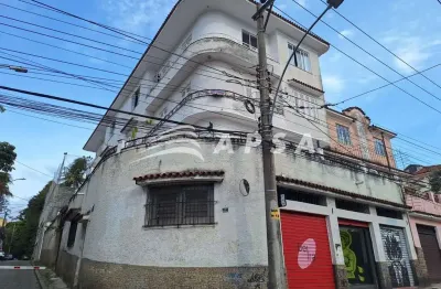 Ótimo apartamento com 3 quartos, sala ampla, banheiro social, cozinha, dependência de empregada, var