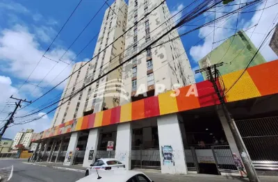 50284- edf. orixas center, ala b, localizada no piso inferior. loja comercial com piso novo e banhei