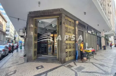 Sala comercial, na rua araújo porto alegre - centro do rio de janeiro. o espaço possui 100m², dividi