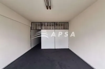Sala comercial no centro do rio, está a sala ideal para o seu negócio decolar. ampla, versátil e com