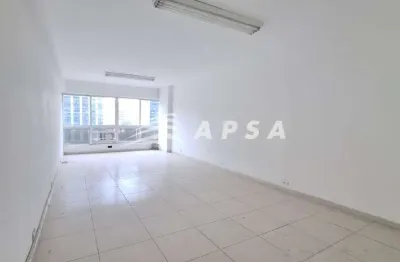 Sala comercial no centro do rio de janeiro que une praticidade e espaço para crescer. com layout amp