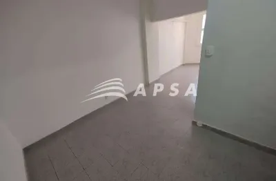 Ótimo conjugado, para aluguel, no coração do centro do rio de janeiro.   com 34m², o imóvel é arejad