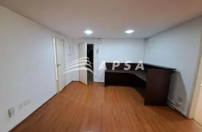 Otimo grupo de salas,  sendo recepção,  4 (quatro) salas , 2 (dois) lavabos e 1 (uma) copa, ao lado